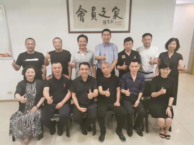 我省首個專家?guī)煺匠闪?，今泰裝飾工程經(jīng)理受(圖1)